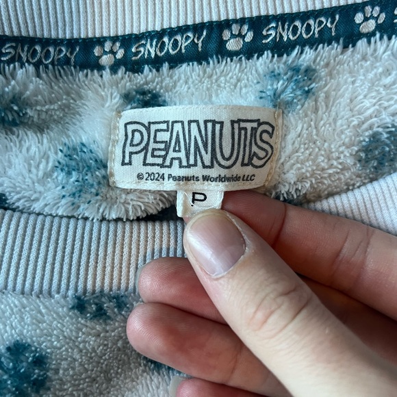 Peanuts Lodge Snoopy Paw Print Sweater - Blue and White - Picture 5 of 5